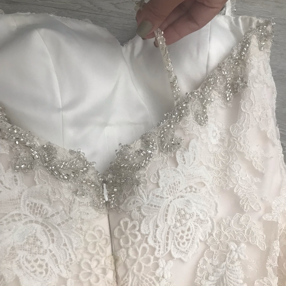 Wedding dress - Picture 3 of 10